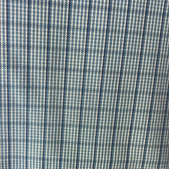 Duluth Trading Co Men's XL Blue & White Plaid Relaxed Fit Button Down Shirt - Picture 5 of 7